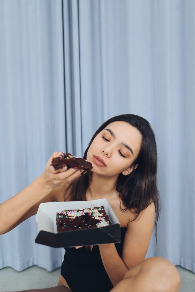 woman-eating-cake