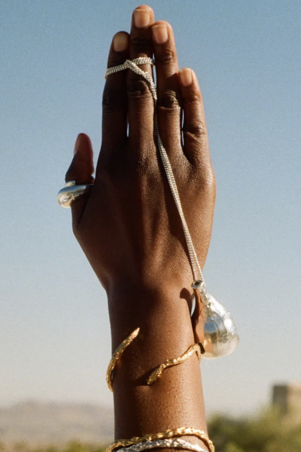 hurr-alighieri-medusa-bangle
