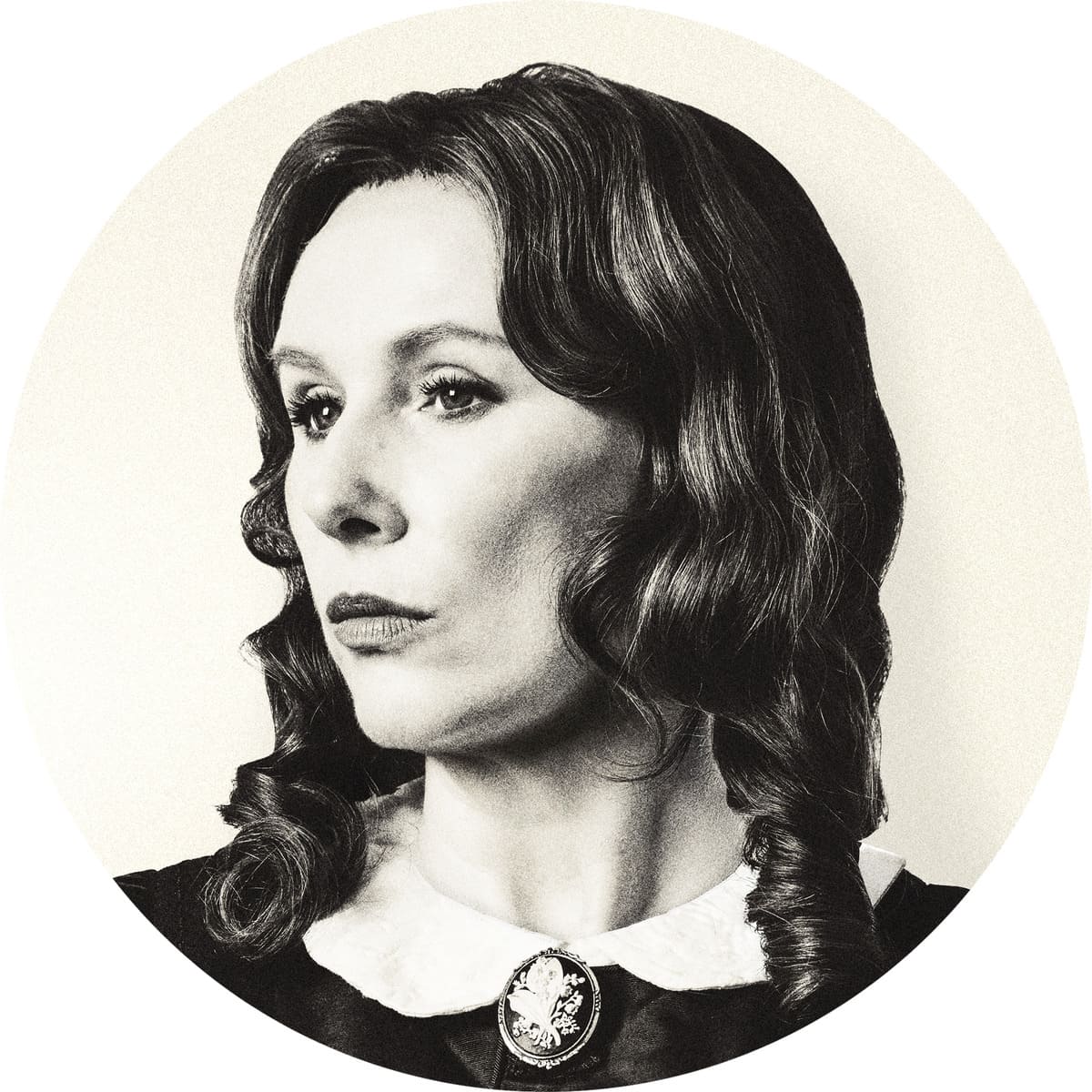 black and white portrait image of catherine tate as abraham lincoln's wife, mary for play oh mary