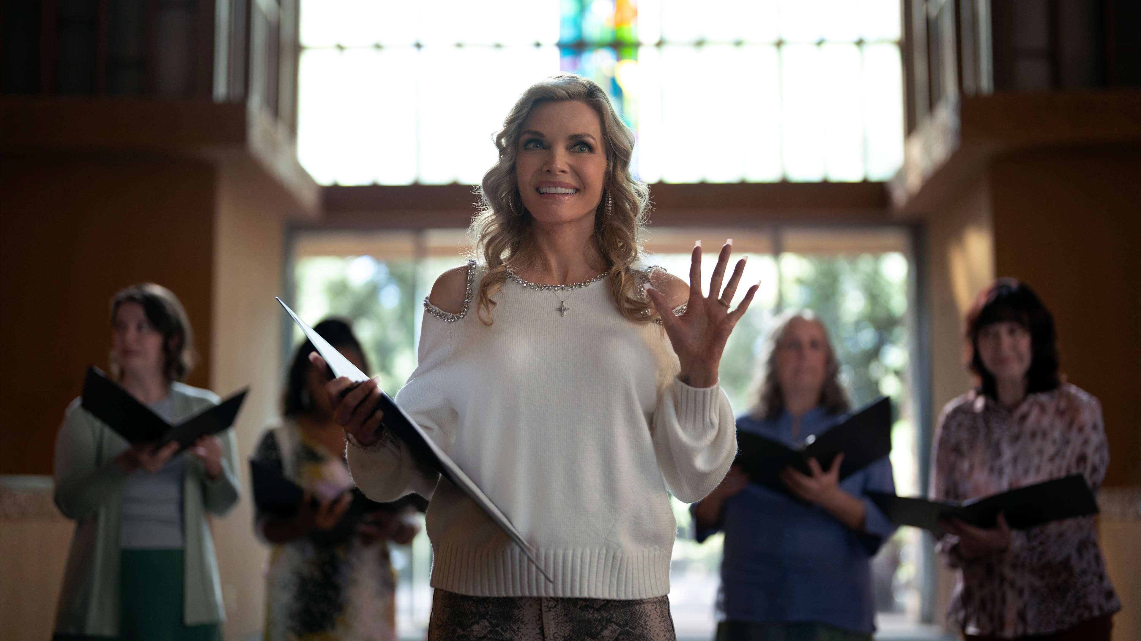 Michelle Pfeiffer as Shyanne singing with a choir behind her in 'Margo's Got Money Troubles'.