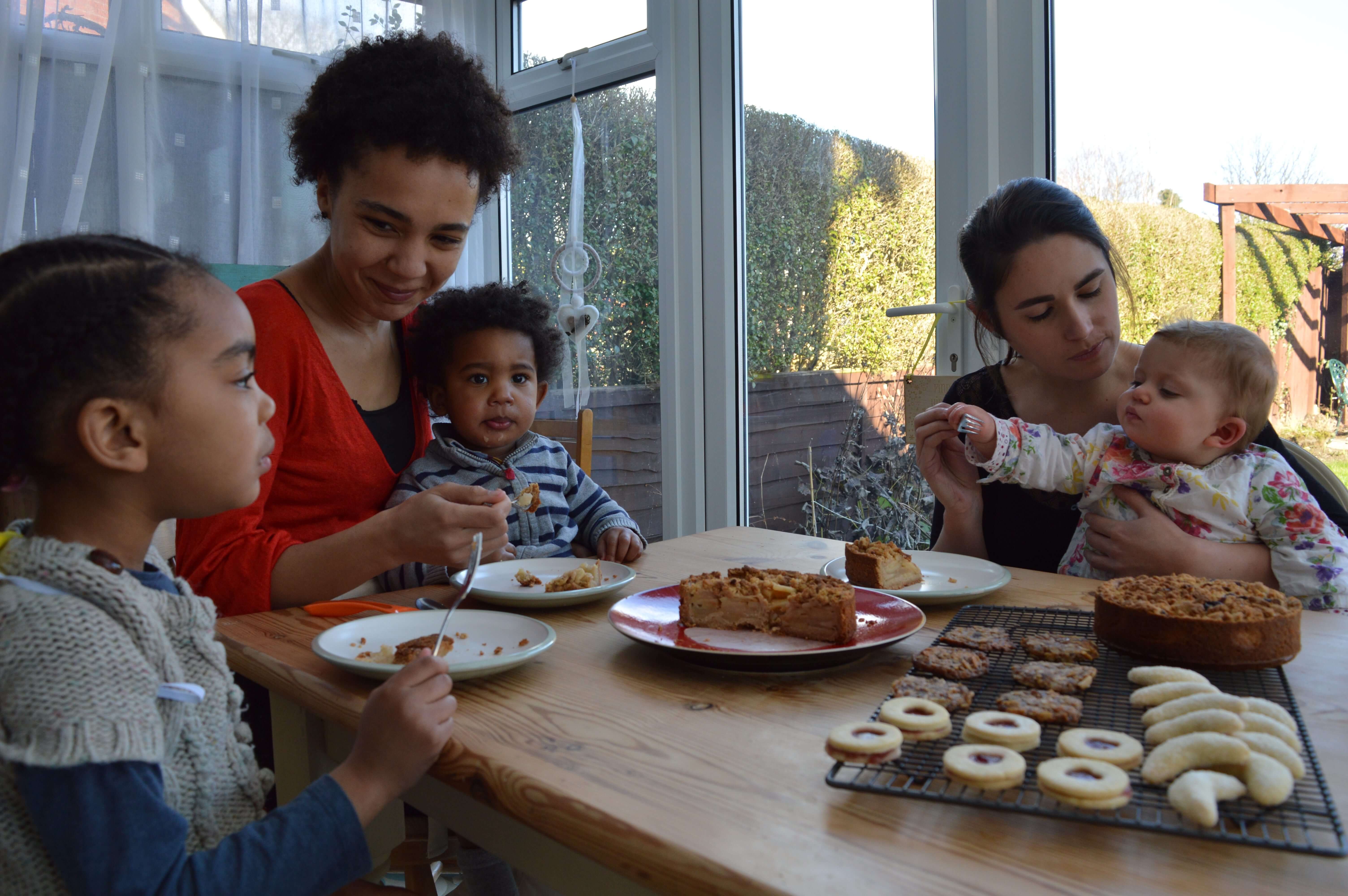 Lisa de Boer and Saskia Roskam with their children at home while baking and building The Biskery, reflecting the realities of motherhood and entrepreneurship